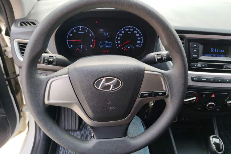 Used Hyundai Verna (new generation) 2016 1.4L Automatic Cool Edition GLS Steering Wheel