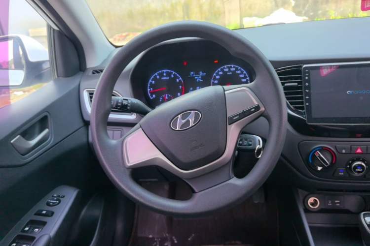Used Hyundai Verna (new generation) 2016 1.4L Automatic Cool Edition GLS Steering Wheel