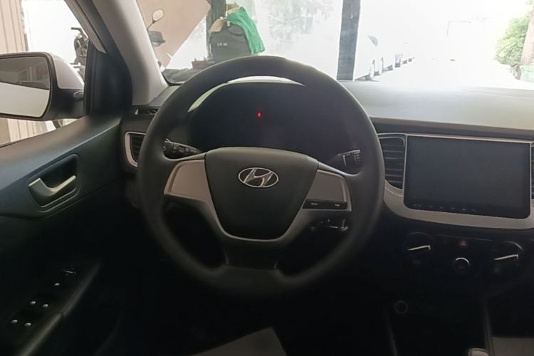 Used Hyundai Verna (new generation) 2016 1.4L Manual Cool Edition GLS Steering Wheel