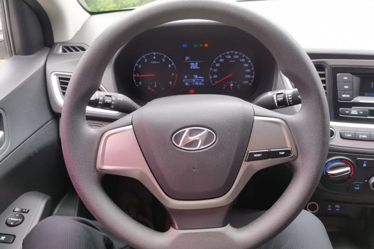 Used Hyundai Verna (new generation) 2016 1.4L Automatic Cool Edition GLS Steering Wheel