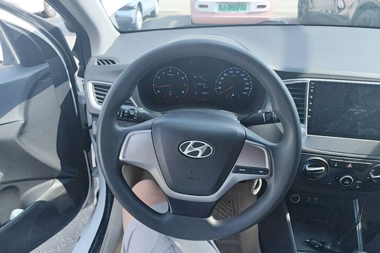 Used Hyundai Verna (new generation) 2016 1.4L Manual Cool Edition GLS Steering Wheel