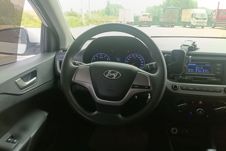 Used Hyundai Verna (new generation) 2016 1.4L Manual Cool Edition GLS Steering Wheel