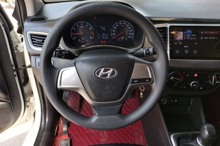Used Hyundai Verna (new generation) 2016 1.4L Manual Cool Edition GLS Steering Wheel