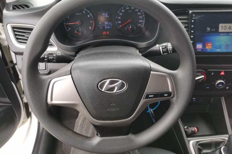 Used Hyundai Verna (new generation) 2016 1.4L Manual Cool Edition GLS Steering Wheel