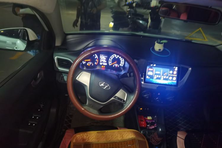 Used Hyundai Verna (new generation) 2016 1.4L Manual Cool Edition GLS Steering Wheel