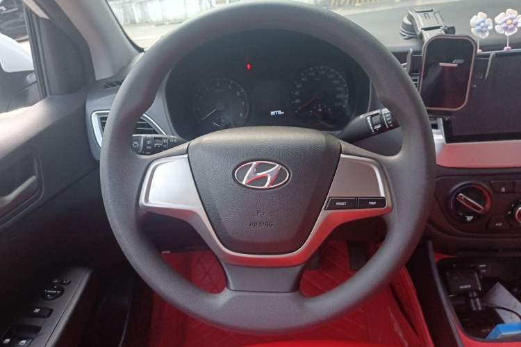Used Hyundai Verna (new generation) 2016 1.4L Manual Cool Edition GLS Steering Wheel