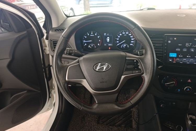 Used Hyundai Verna (new generation) 2016 1.4L Automatic Sport Edition Steering Wheel