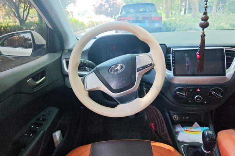 Used Hyundai Verna (new generation) 2016 1.4L Manual Cool Edition GLS Steering Wheel
