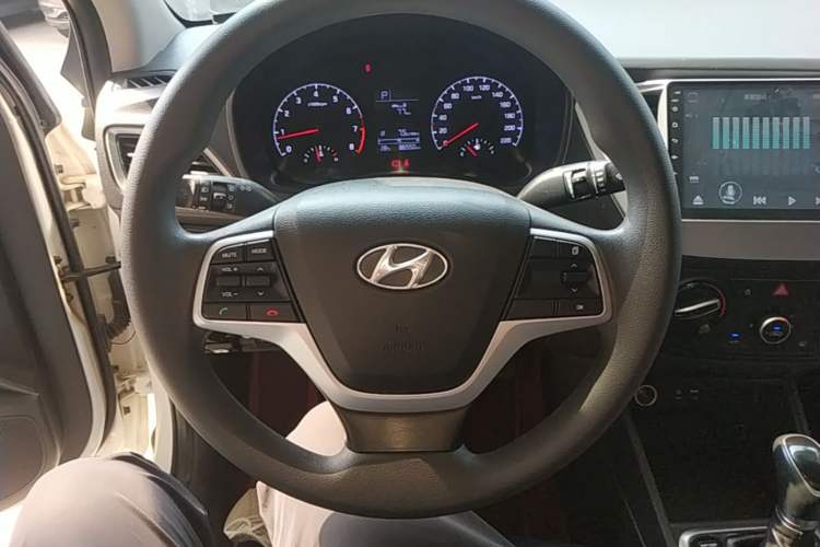 Used Hyundai Verna (new generation) 2016 1.4L Automatic Cool Edition GLS Steering Wheel