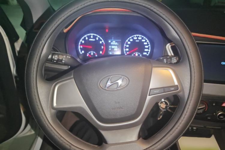 Used Hyundai Verna (new generation) 2016 1.4L Manual Cool Edition GLS Steering Wheel