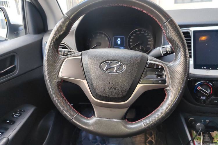 Used Hyundai Verna (new generation) 2016 1.4L Automatic Sport Edition Steering Wheel