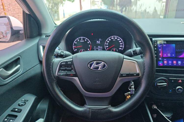 Used Hyundai Verna (new generation) 2016 1.4L Manual Cool Edition GLS Steering Wheel