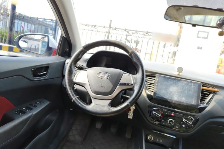 Used Hyundai Verna (new generation) 2016 1.4L Manual Cool Edition GLS Steering Wheel