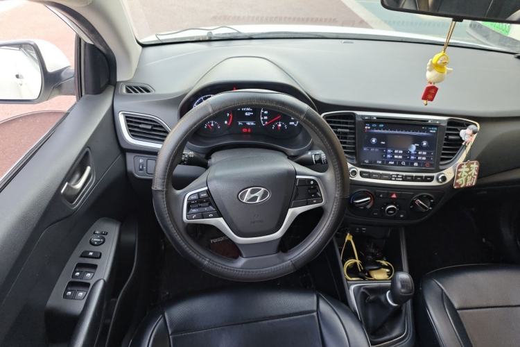 Used Hyundai Verna (new generation) 2016 1.4L Manual Cool Edition GLS Steering Wheel