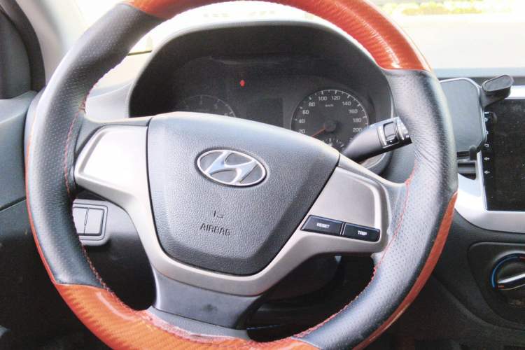 Used Hyundai Verna (new generation) 2016 1.4L Automatic Cool Edition GLS Steering Wheel