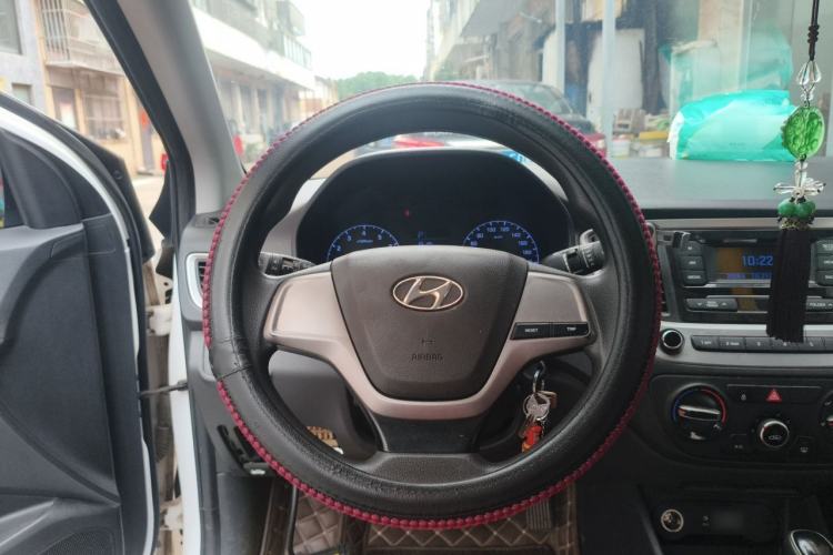 Used Hyundai Verna (new generation) 2016 1.4L Automatic Cool Edition GLS Steering Wheel