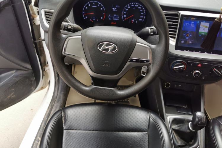 Used Hyundai Verna (new generation) 2016 1.4L Manual Cool Edition GLS Steering Wheel