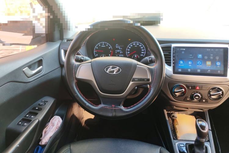 Used Hyundai Verna (new generation) 2016 1.4L Automatic Cool Edition GLS Steering Wheel
