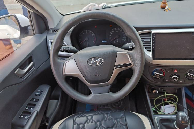 Used Hyundai Verna (new generation) 2016 1.4L Manual Cool Edition GLS Steering Wheel