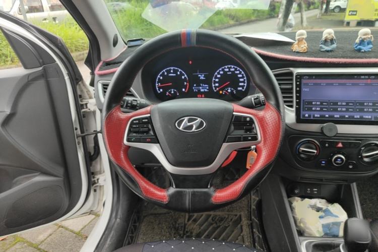 Used Hyundai Verna (new generation) 2016 1.4L Manual Cool Edition GLS Steering Wheel