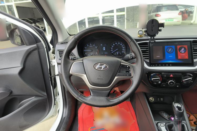 Used Hyundai Verna (new generation) 2016 1.4L Automatic Sport Edition Steering Wheel