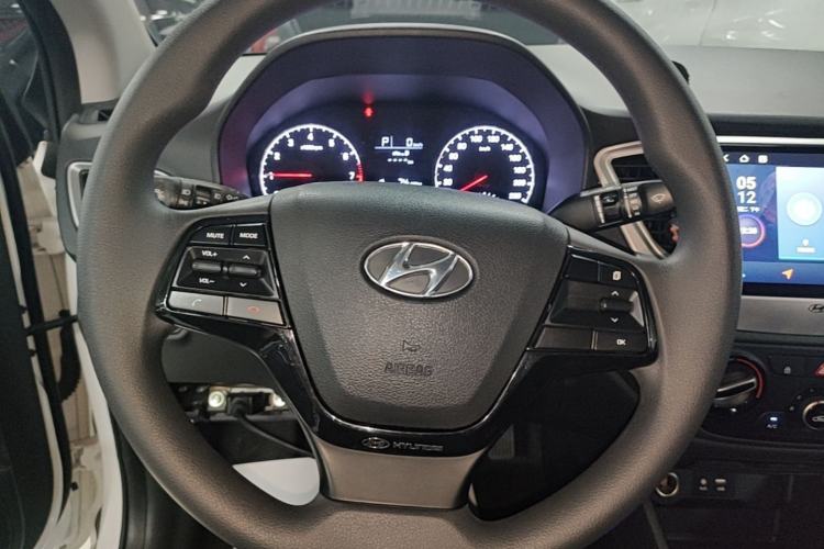 Used Hyundai Verna (new generation) 2016 1.4L Automatic Cool Edition GLS Steering Wheel