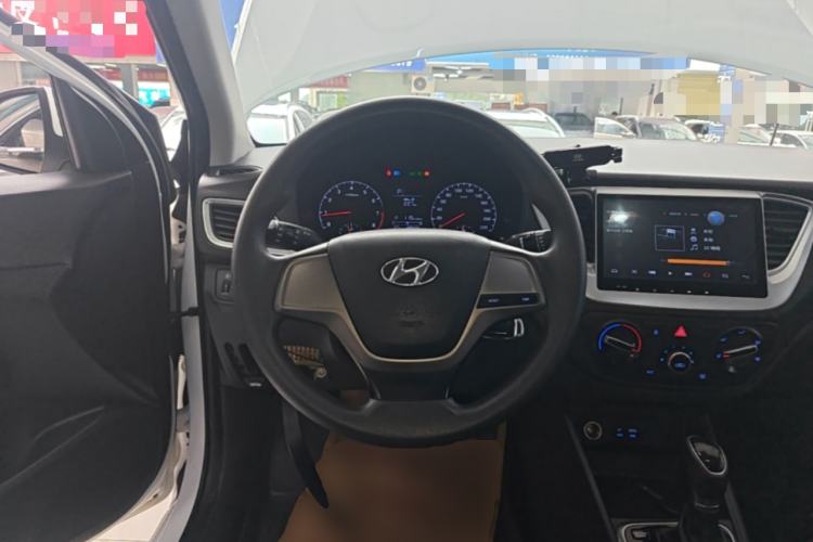 Used Hyundai Verna (new generation) 2016 1.4L Automatic Cool Edition GLS Steering Wheel