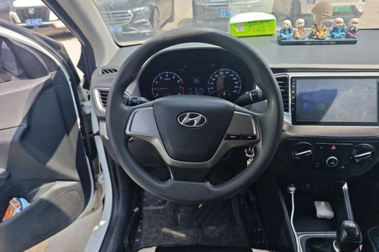 Used Hyundai Verna (new generation) 2016 1.4L Manual Cool Edition GLS Steering Wheel