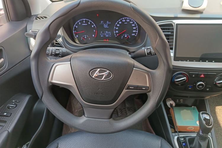 Used Hyundai Verna (new generation) 2016 1.4L Automatic Cool Edition GLS Steering Wheel