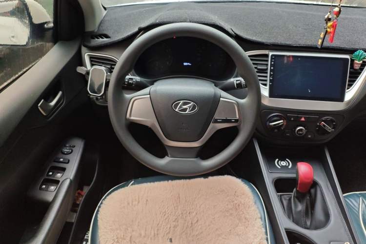 Used Hyundai Verna (new generation) 2016 1.4L Automatic Cool Edition GLS Steering Wheel