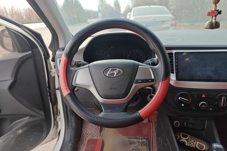 Used Hyundai Verna (new generation) 2016 1.4L Manual Cool Edition GLS Steering Wheel