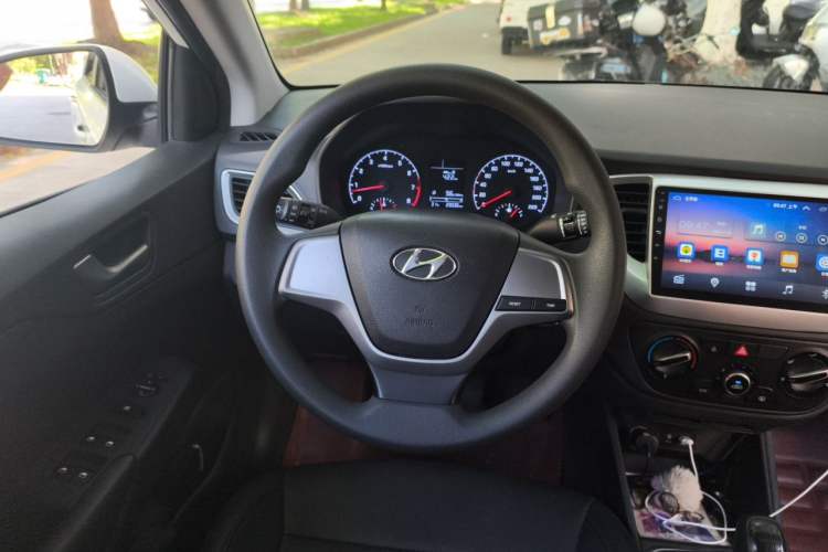 Used Hyundai Verna (new generation) 2016 1.4L Manual Cool Edition GLS Steering Wheel