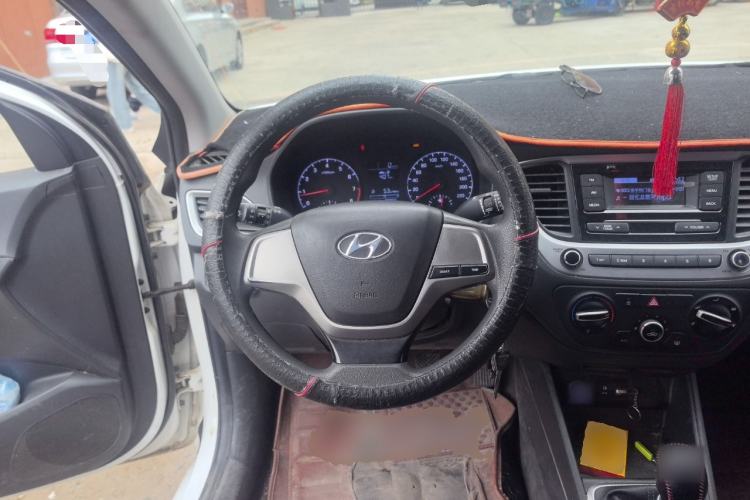 Used Hyundai Verna (new generation) 2016 1.4L Manual Cool Edition GLS Steering Wheel