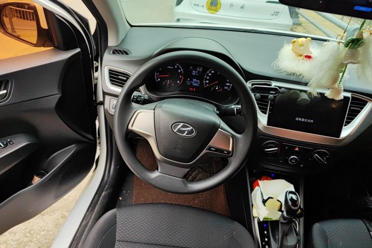 Used Hyundai Verna (new generation) 2016 1.4L Automatic Cool Edition GLS Steering Wheel