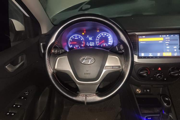 Used Hyundai Verna (new generation) 2016 1.4L Automatic Cool Edition GLS Steering Wheel
