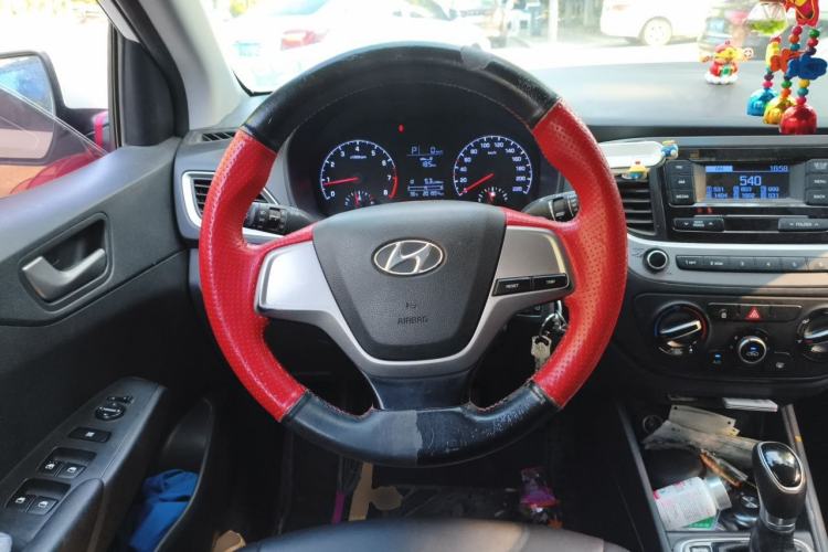 Used Hyundai Verna (new generation) 2016 1.4L Automatic Cool Edition GLS Steering Wheel
