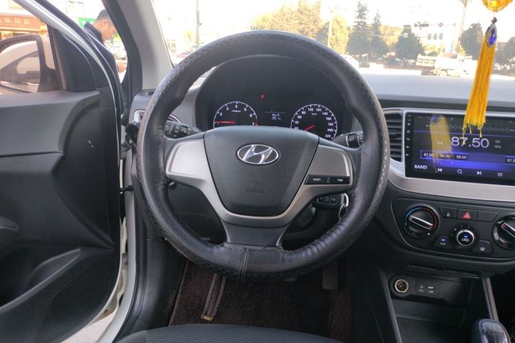 Used Hyundai Verna (new generation) 2016 1.4L Manual Cool Edition GLS Steering Wheel