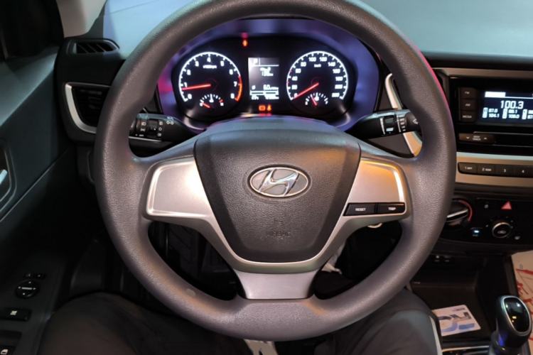 Used Hyundai Verna (new generation) 2016 1.4L Automatic Cool Edition GLS Steering Wheel