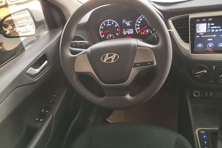 Used Hyundai Verna (new generation) 2016 1.4L Automatic Cool Edition GLS Steering Wheel