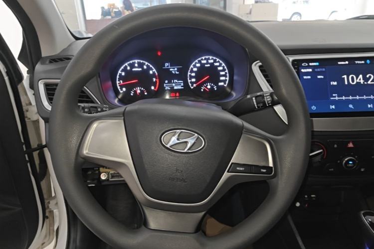 Used Hyundai Verna (new generation) 2016 1.4L Automatic Cool Edition GLS Steering Wheel
