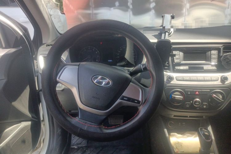 Used Hyundai Verna (new generation) 2016 1.4L Automatic Cool Edition GLS Steering Wheel