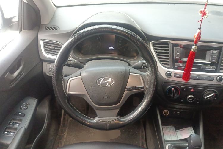 Used Hyundai Verna (new generation) 2016 1.4L Manual Cool Edition GLS Steering Wheel