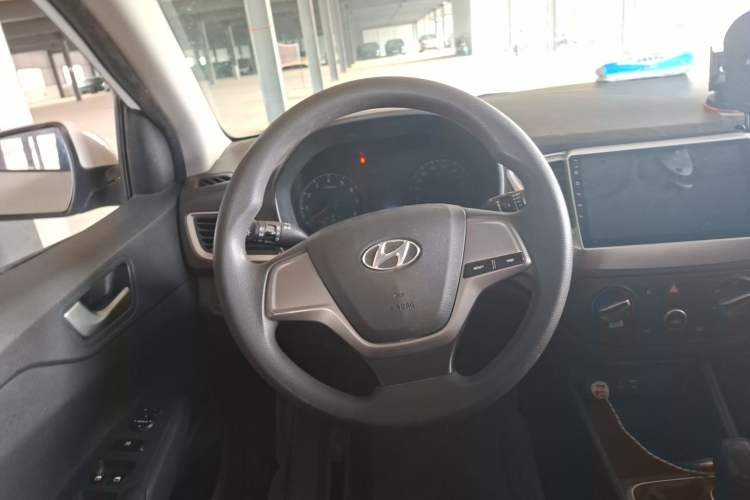 Used Hyundai Verna (new generation) 2016 1.4L Manual Cool Edition GLS Steering Wheel