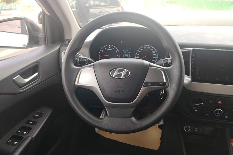 Used Hyundai Verna (new generation) 2016 1.4L Manual Cool Edition GLS Steering Wheel