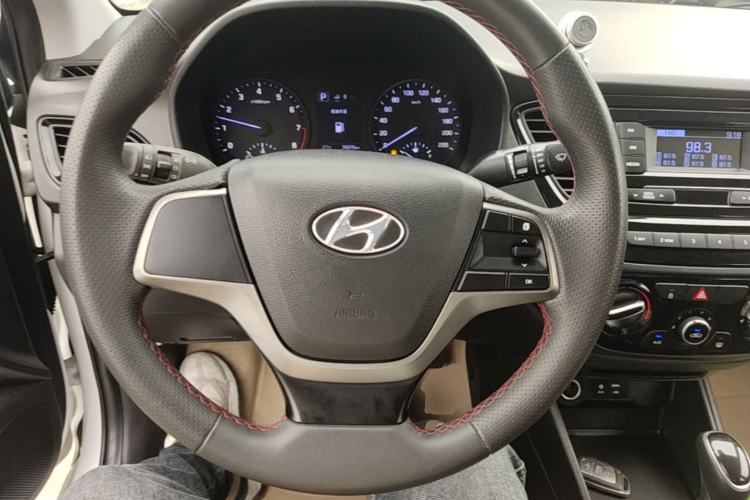 Used Hyundai Verna (new generation) 2016 1.4L Automatic Sport Edition Steering Wheel