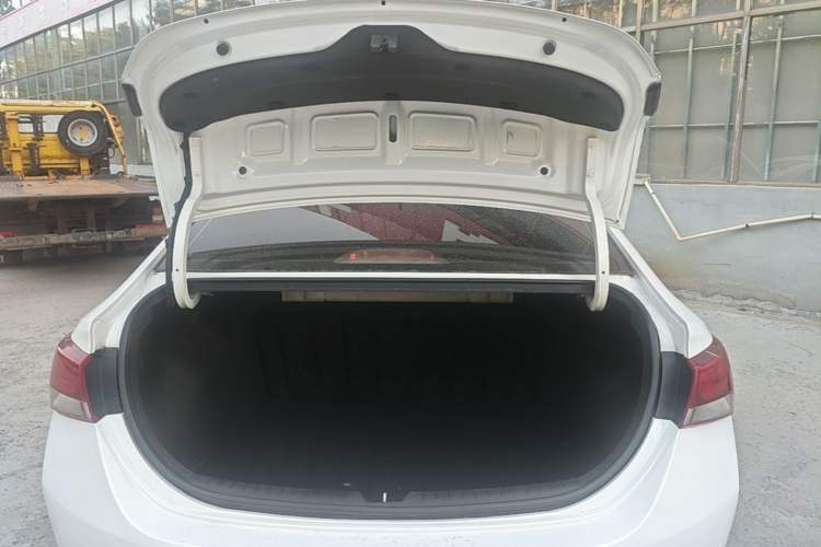 Used Hyundai Verna (new generation) 2016 1.4L Automatic Cool Edition GLS Trunk
