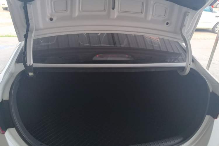 Used Hyundai Verna (new generation) 2016 1.4L Manual Cool Edition GLS Trunk