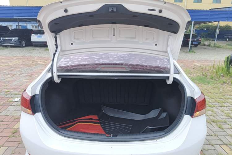 Used Hyundai Verna (new generation) 2016 1.4L Manual Cool Edition GLS Trunk