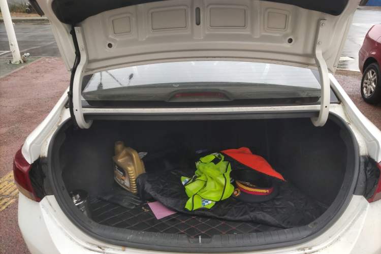 Used Hyundai Verna (new generation) 2016 1.4L Automatic Elite Edition TOP Trunk