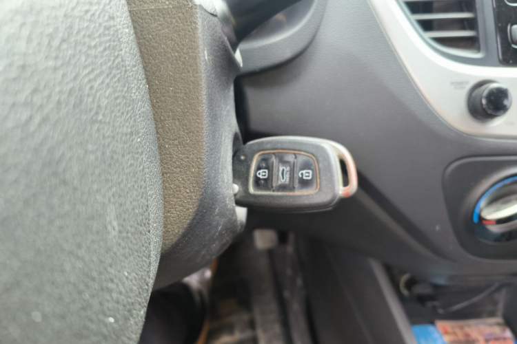 Used Hyundai Verna (new generation) 2016 1.4L Automatic Cool Edition GLS Vehicle Key